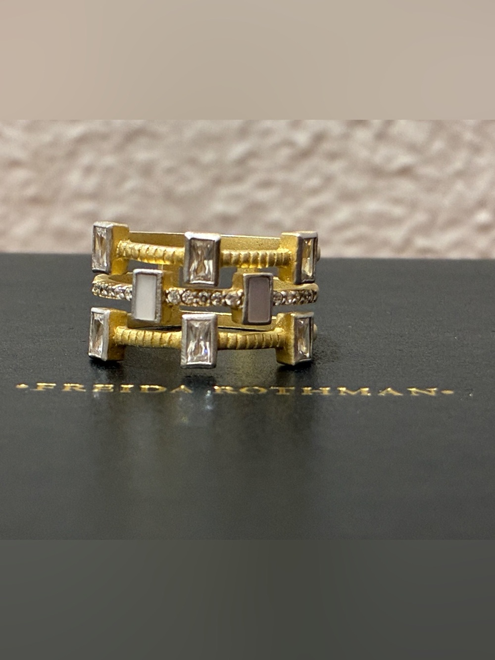 Freida Rothman gold statement ring Sz 9
925 Sterling Silver